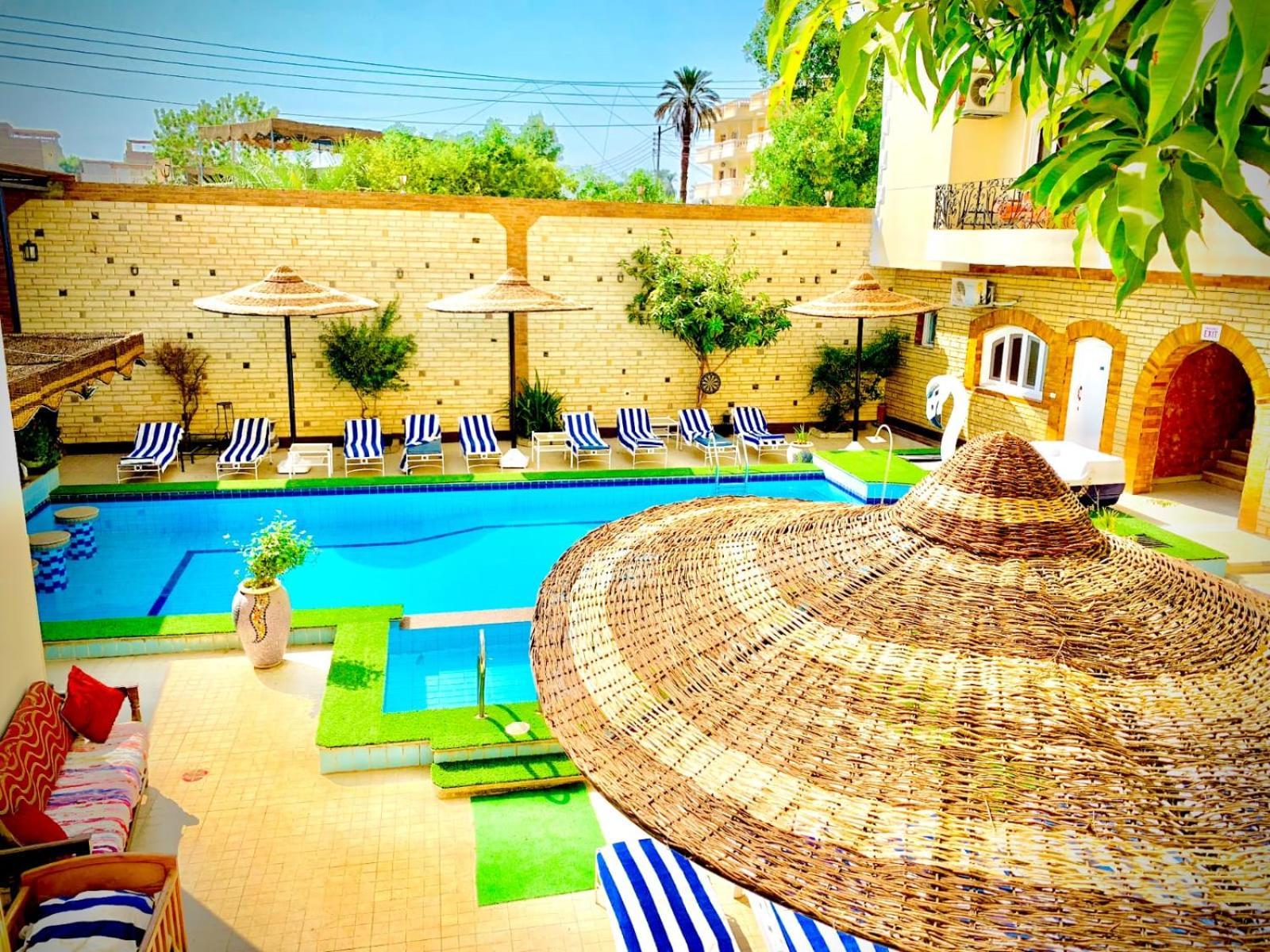 Nile Valley Hotel Luxor Esterno foto