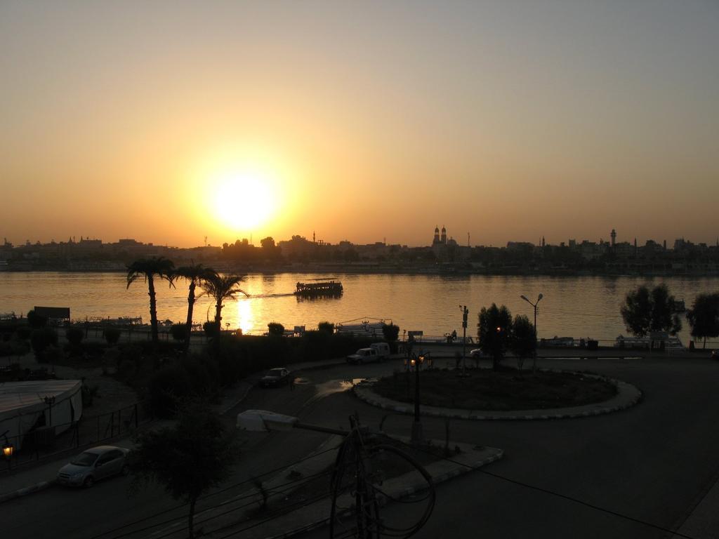 Nile Valley Hotel Luxor Esterno foto
